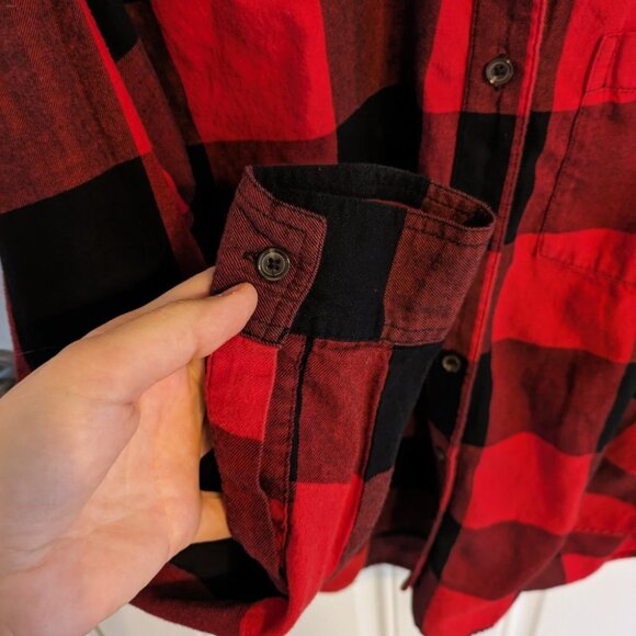 Old Navy Boyfriend Fit Buffalo Plaid Red and Black Button Front Flannel Shirt M - Picture 4 of 7